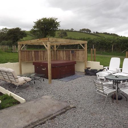 Marsh Water Ponds Fishery Villa Kidwelly ภายนอก รูปภาพ