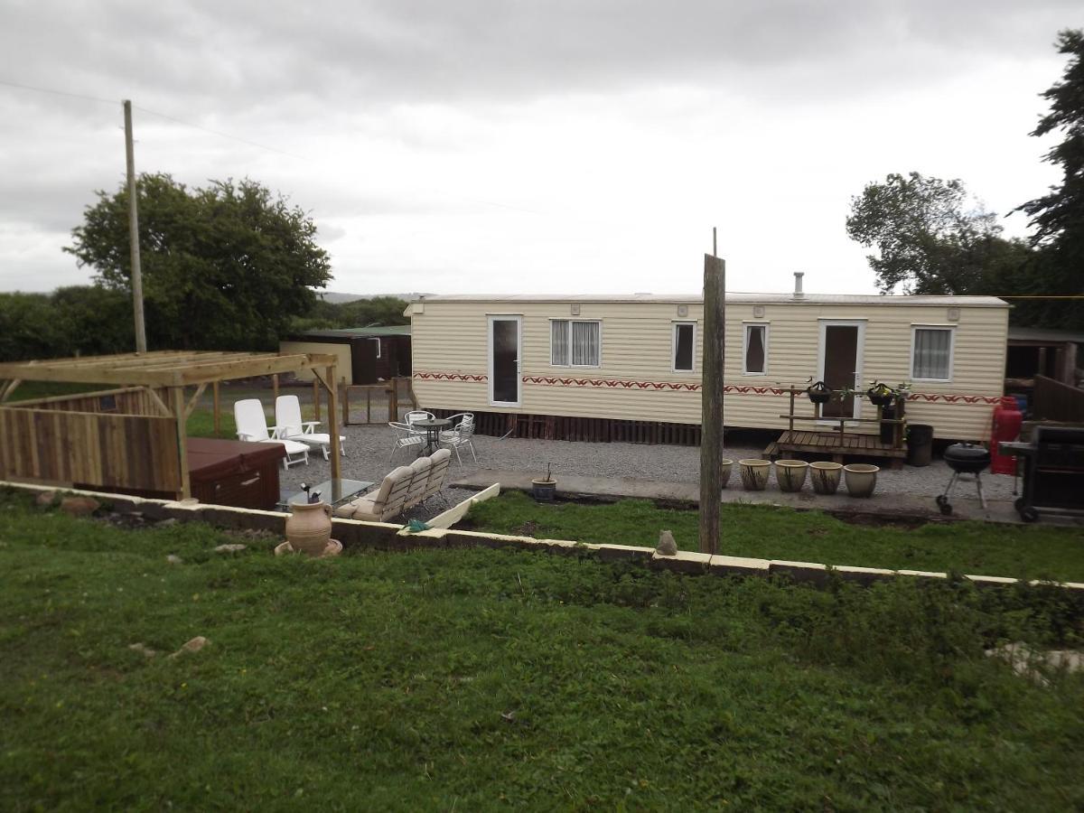 Marsh Water Ponds Fishery Villa Kidwelly ภายนอก รูปภาพ