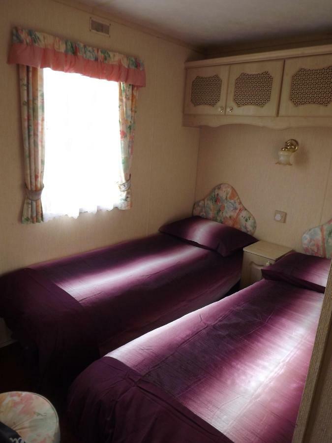 Marsh Water Ponds Fishery Villa Kidwelly ภายนอก รูปภาพ