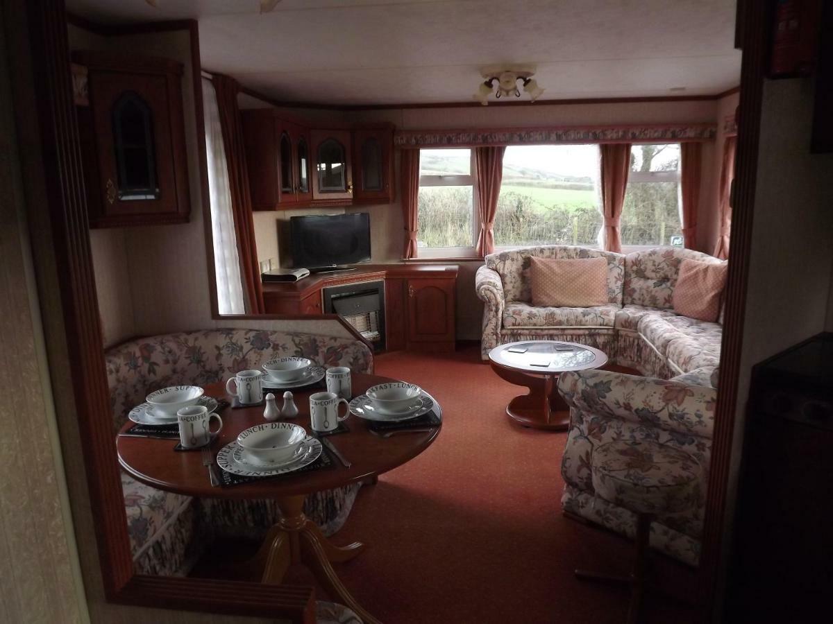 Marsh Water Ponds Fishery Villa Kidwelly ภายนอก รูปภาพ