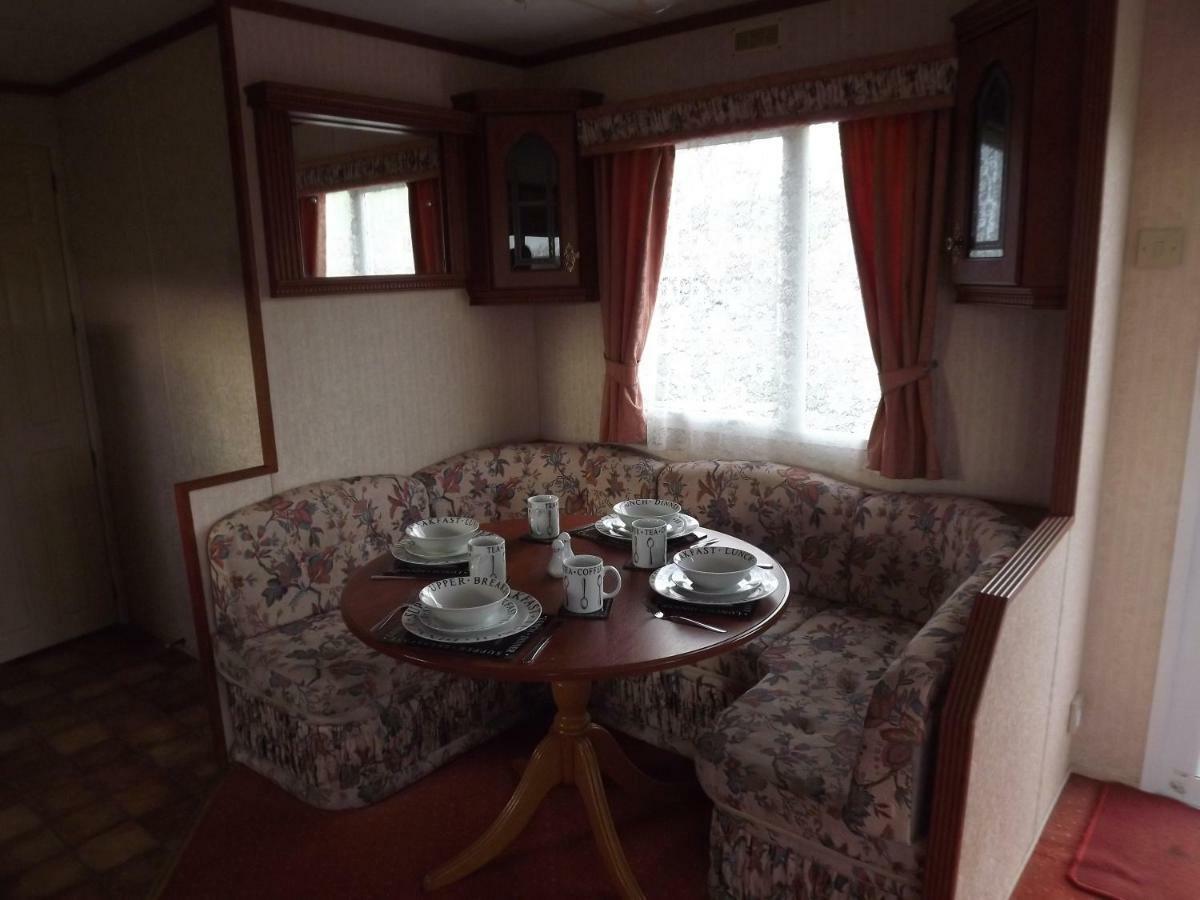 Marsh Water Ponds Fishery Villa Kidwelly ภายนอก รูปภาพ