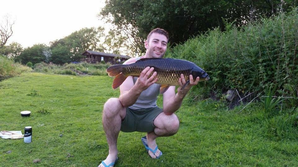 Marsh Water Ponds Fishery Villa Kidwelly ภายนอก รูปภาพ