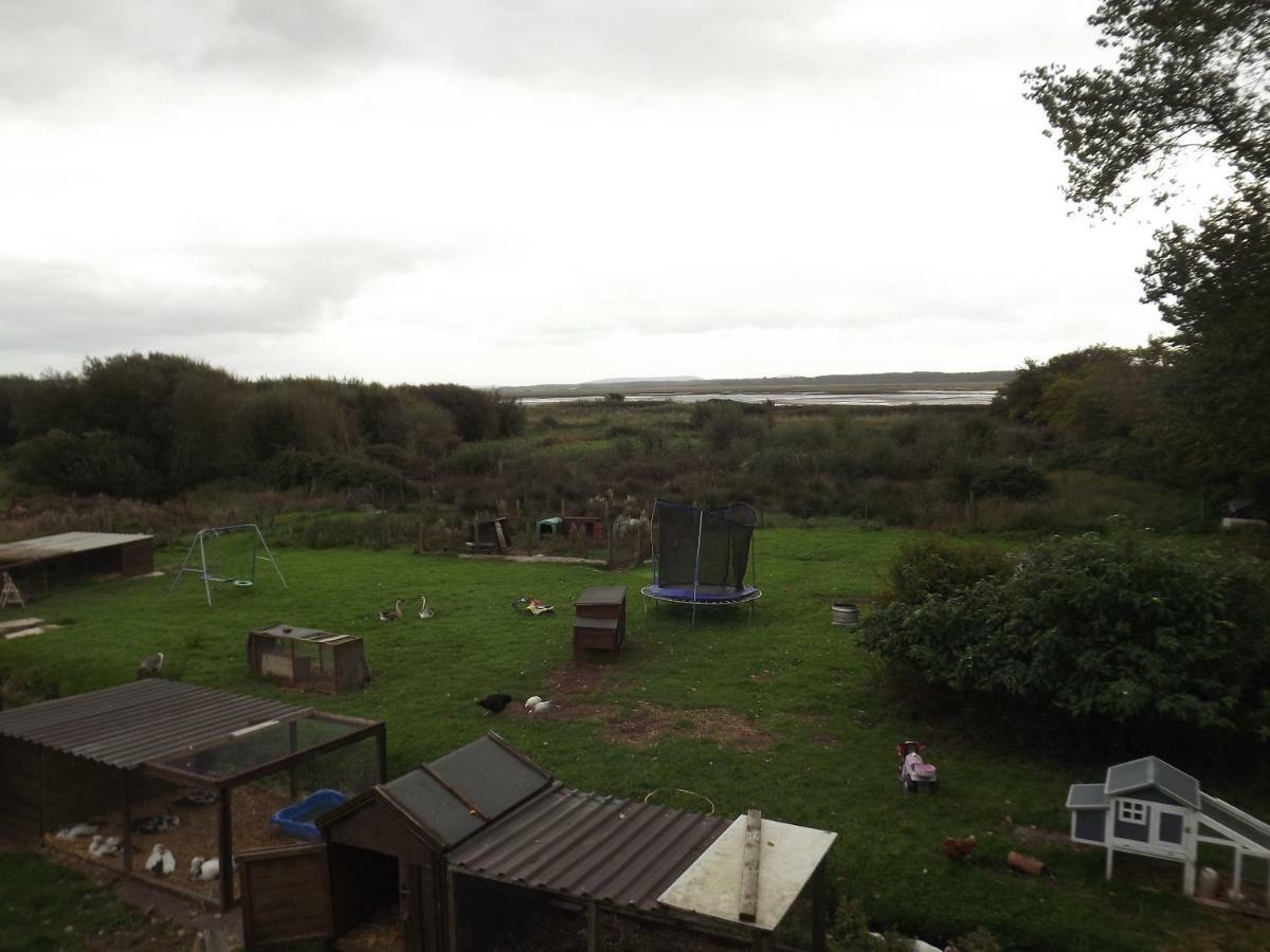 Marsh Water Ponds Fishery Villa Kidwelly ภายนอก รูปภาพ
