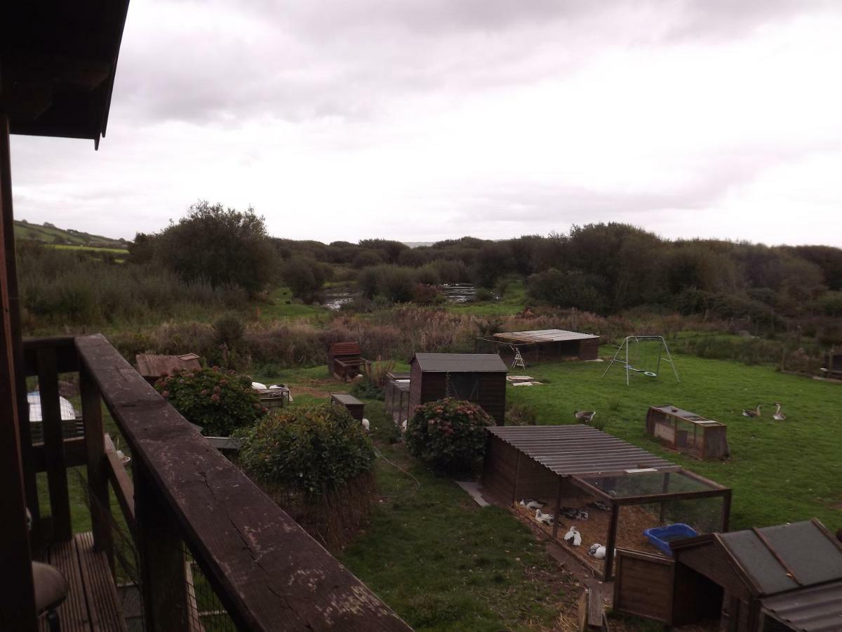 Marsh Water Ponds Fishery Villa Kidwelly ภายนอก รูปภาพ