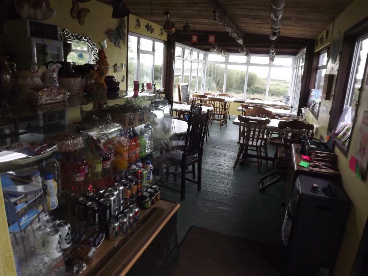 Marsh Water Ponds Fishery Villa Kidwelly ภายนอก รูปภาพ
